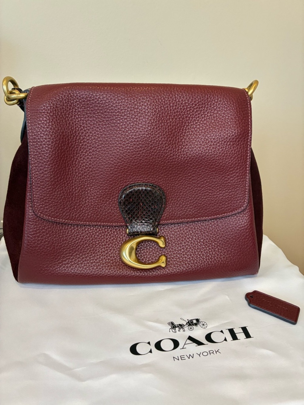 Coach May shoulder bag in burgundy leather in Snakeskin